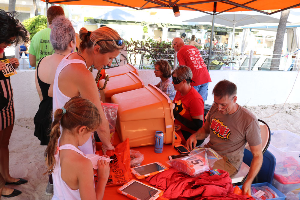 Heroes and Villains 5K 2018 photo - Duval Street, Key West